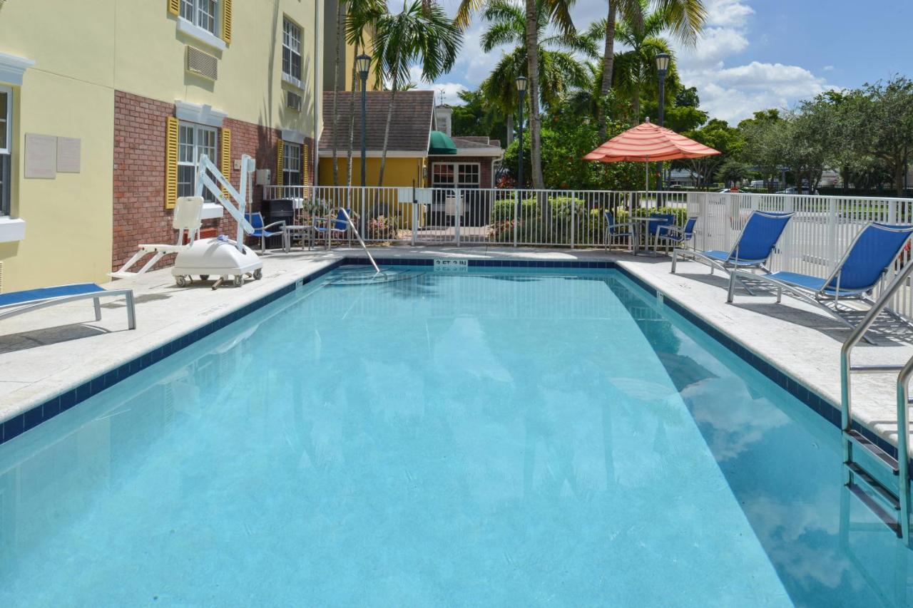 Candlewood Suites Miami Lakes By Ihg Εξωτερικό φωτογραφία